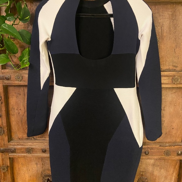 KENDALL + KYLIE Colour-block Pattern Mini Dress - Picture 4 of 8